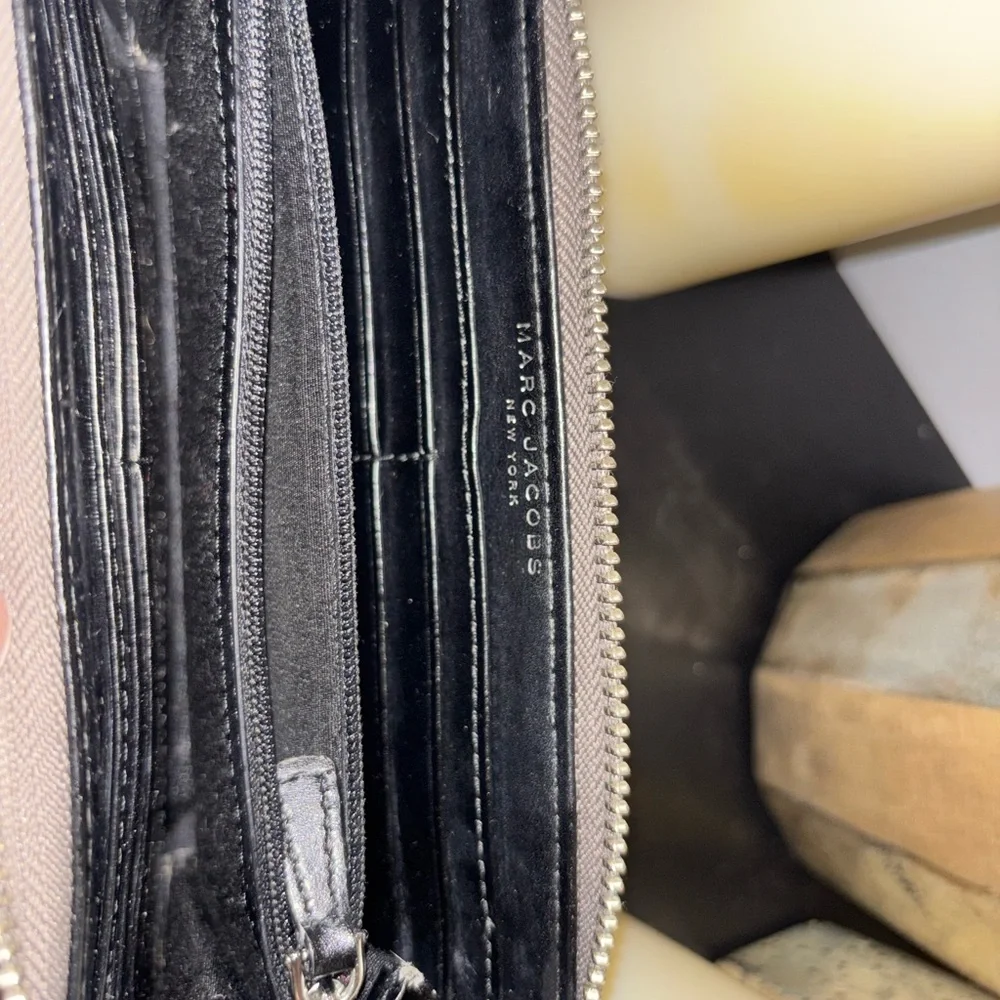 Authentic Marc Jacobs pebbled leather continental zip-around wallet